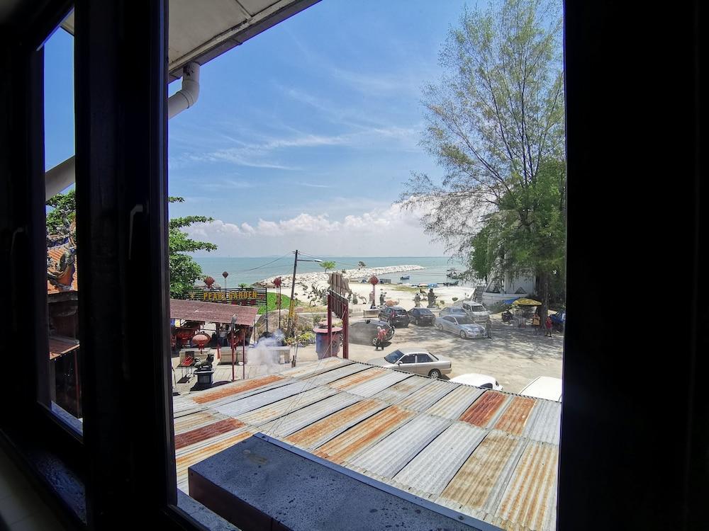 Hotel 8 Boutique By The Sea Tanjung Tokong Exterior foto