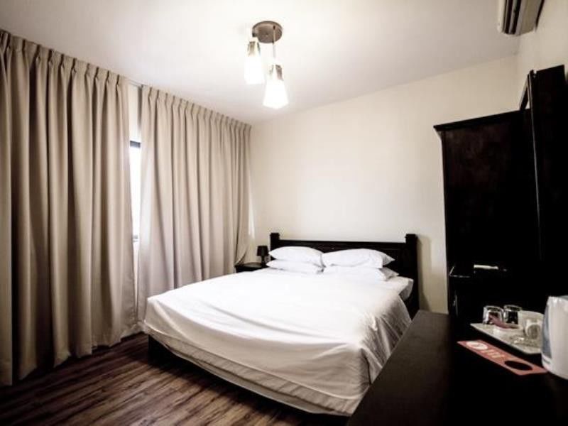 Hotel 8 Boutique By The Sea Tanjung Tokong Exterior foto