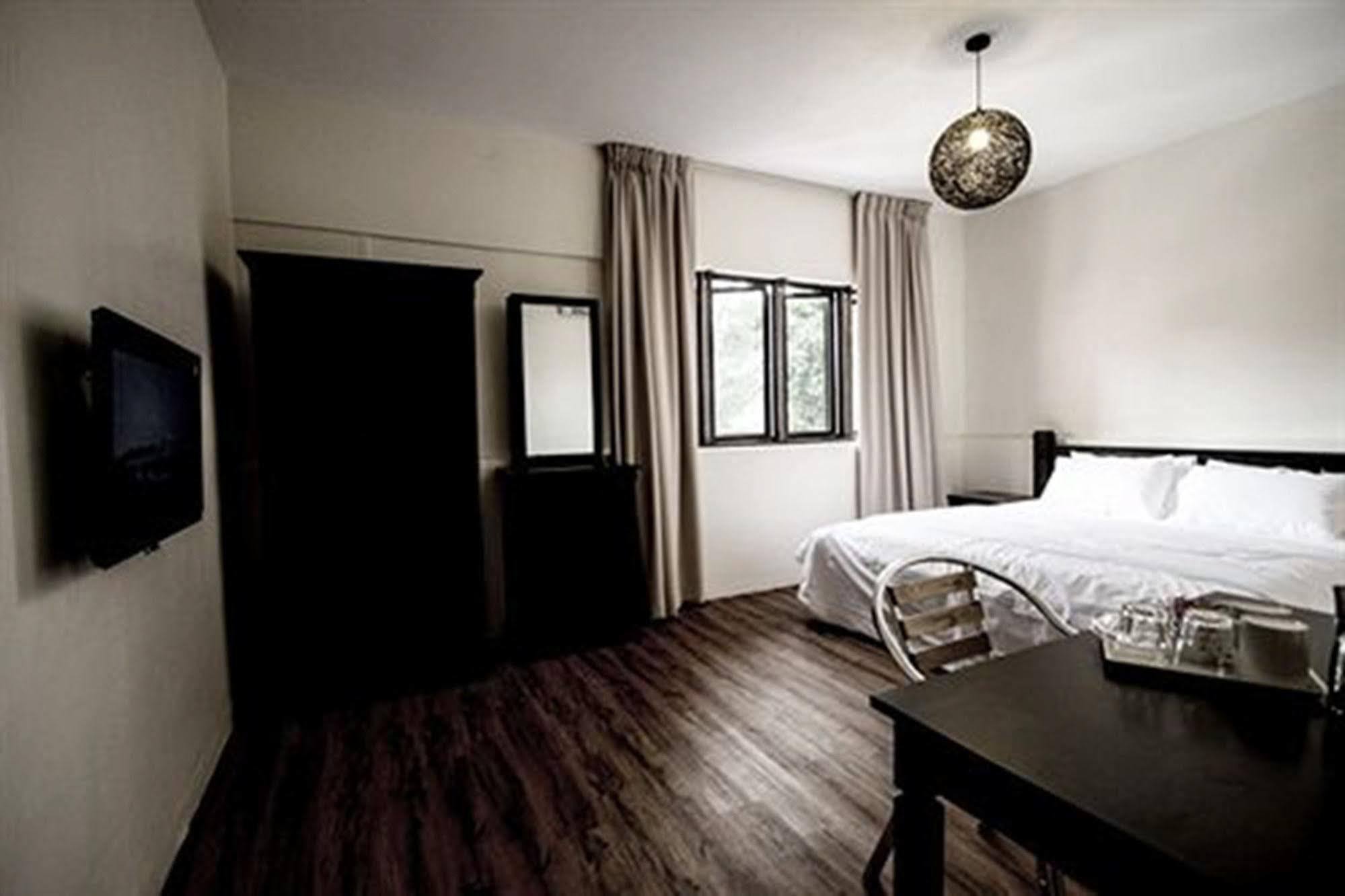 Hotel 8 Boutique By The Sea Tanjung Tokong Exterior foto