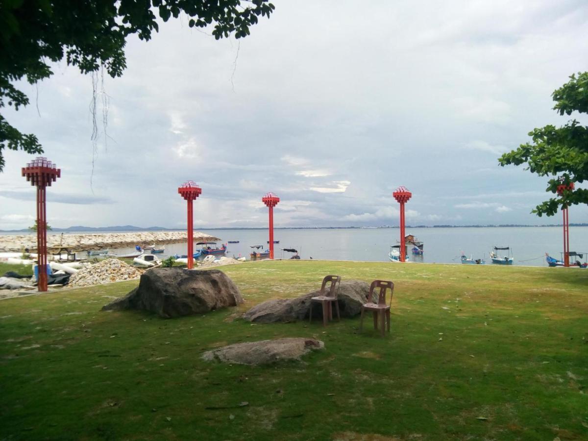 Hotel 8 Boutique By The Sea Tanjung Tokong Exterior foto