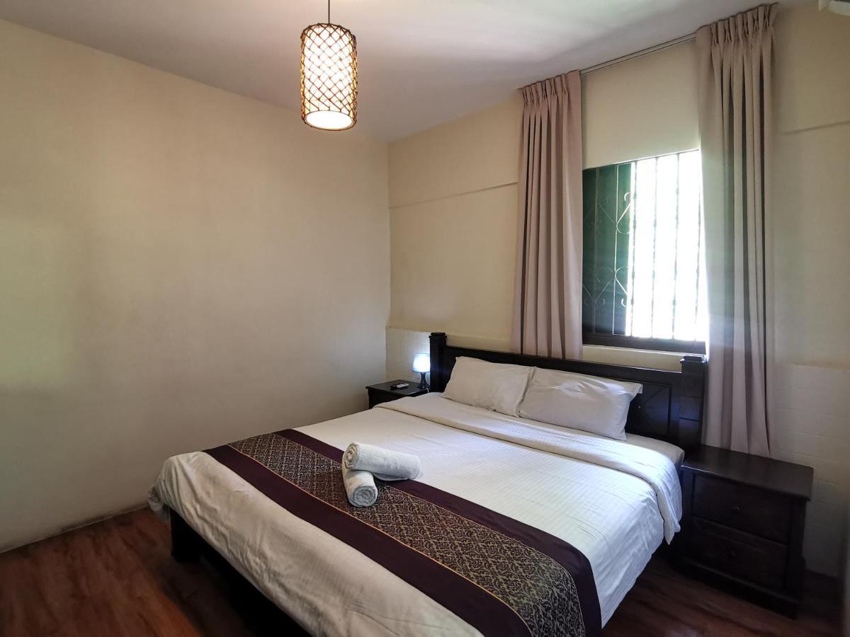 Hotel 8 Boutique By The Sea Tanjung Tokong Exterior foto