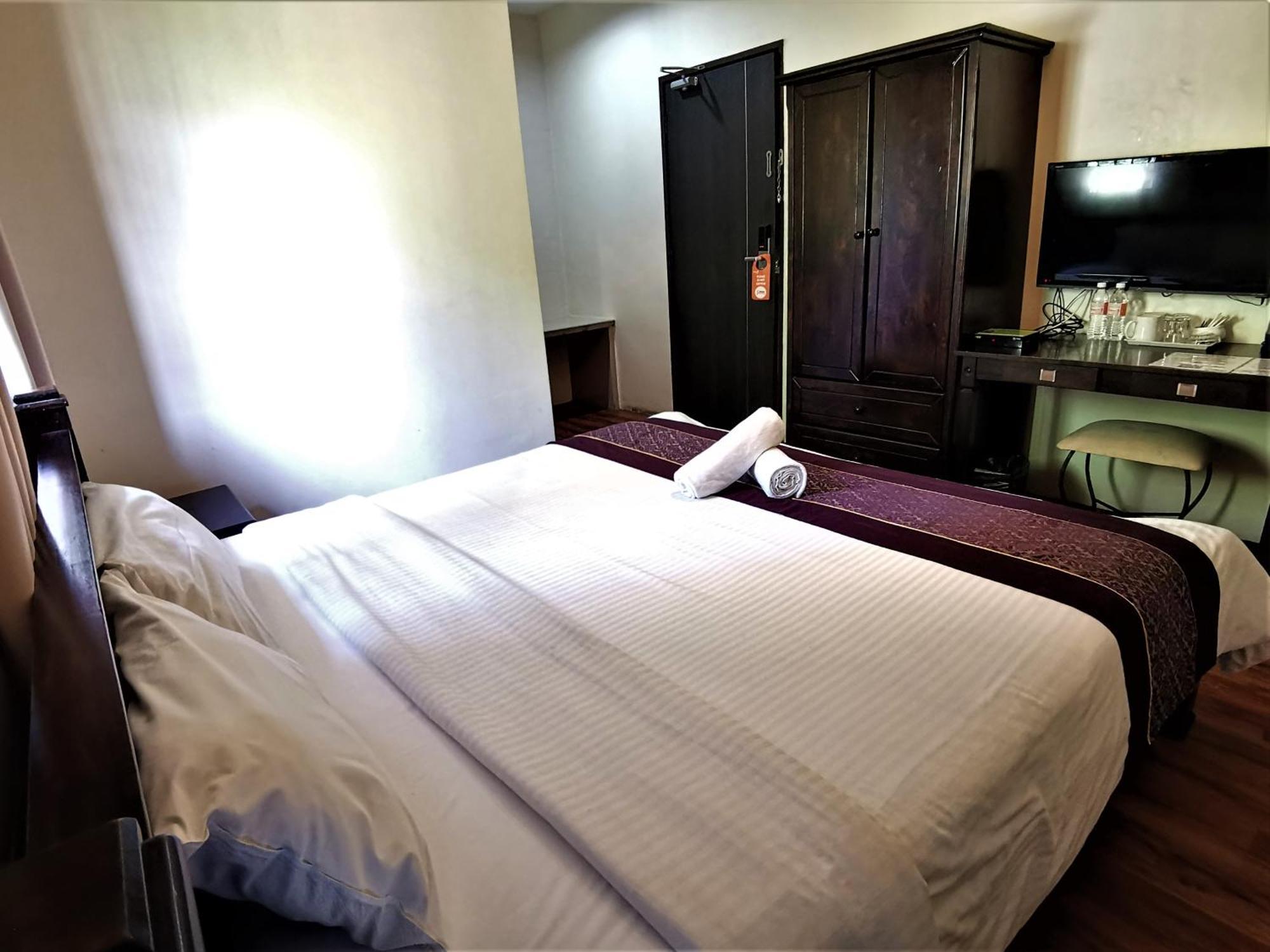 Hotel 8 Boutique By The Sea Tanjung Tokong Exterior foto